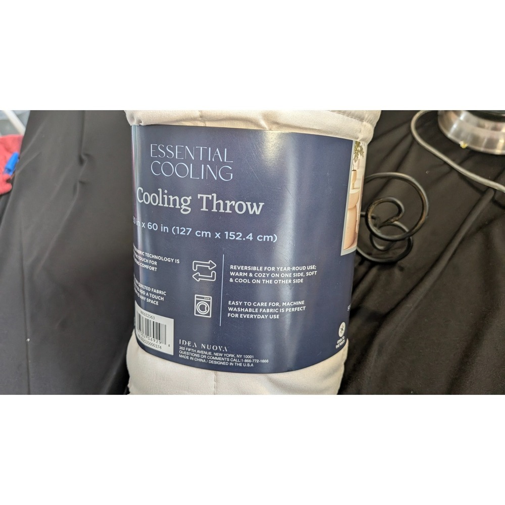 Essential Cooling Throw for All Seasons, Green, 50" x 60" - Picture 4 of 7